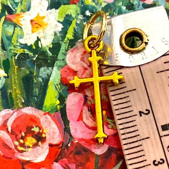 5/$10❤️❤️❤️NEW BRASS CROSS CHARM - Picture 2 of 2